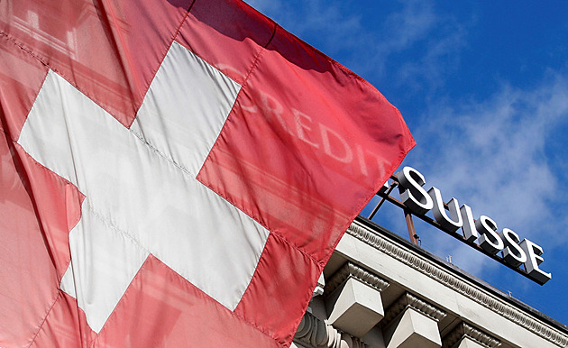 Credit Suisse pomáhá bohatým Američanům vyhýbat se daním, tvrdí whistlebloweři