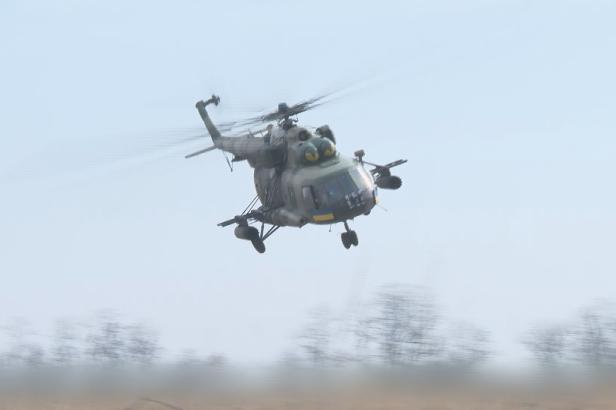 

V bojích na východě Ukrajiny mají rozhodující slovo vrtulníky. Štáb ČT natáčel s jejich piloty


