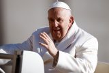 Papež František má infekci dýchacích cest, stráví několik dní v nemocnici. Podle Vatikánu nejde o covid