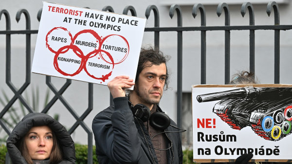 Na krvavou olympiádu ani korunu. Velcí sponzoři hrozí kvůli účasti Rusů bojkotem her