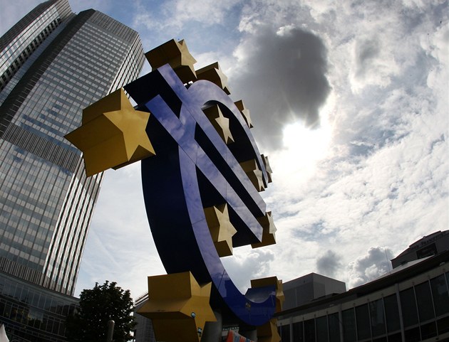 Inflace v eurozóně je nejnižší za poslední rok, klesla na 6,9 procenta