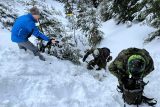 Vojáci zdokonalují své taktické a záchranářské dovednosti v horském terénu v Krkonoších