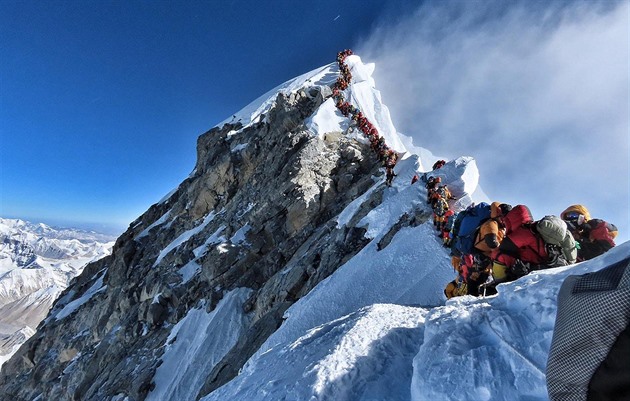 Na Everestu bude ještě víc lidí, Nepál prodal rekordní počet povolenek