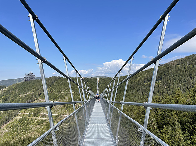 Za první rok přešlo nejdelší visutý most světa v Dolní Moravě 290 tisíc lidí