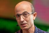 Izraelská star J. N. Harari: Bez regulace AI skončí demokracie