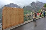 Opatření proti lovcům selfie. Rakouský Hallstatt nainstaloval dřevěné bariéry znemožňující focení