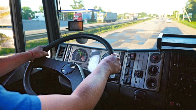 V Česku je nedostatek profesionálních řidičů, chybí jich až 25 000