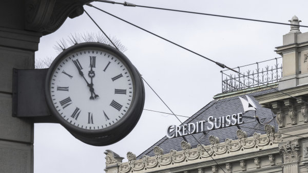 Další problémy banky Credit Suisse. Gruzínskému expremiérovi musí zaplatit přes 20 miliard korun