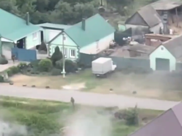 VIDEO: Vojáci se schovávali za ploty. Legie Svoboda Rusku k tažení u Belgorodu