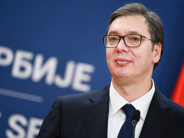Nepokoje v Srbsku: Vučić odstoupil z čela vládní strany, prezidentem zůstává