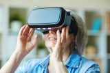 Virtuální realita pomáhá léčit závratě. V motolské nemocnici ji pouštějí lidem po operaci mozku