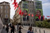 V Turecku začalo druhé kolo prezidentských voleb. Erdogan má šanci vyhrát potřetí v řadě