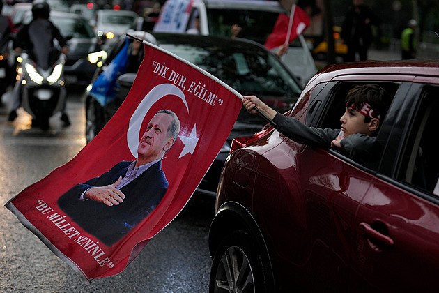 Aura neporazitelnosti Erdogana se potvrdila. Ať žije věčně, přejí si stoupenci