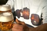 Češi pijí méně točeného piva než před covidem. Místo hospod raději zůstávají doma