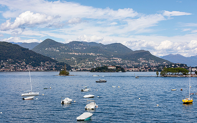 Na jezeře Lago Maggiore se v bouři potopila loď, o život přišli čtyři lidé