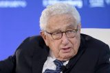 SOUTĚŽ: Henry Kissinger ve 100 letech. Vyhrajte knihu k životnímu jubileu veterána americké politiky