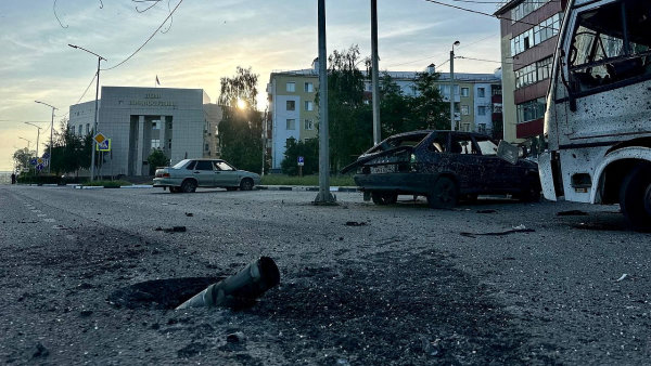 První ruské město zažívá útrapy války. Obyvatelé Šebekina utíkají před povstalci, kteří chtějí svrhnout Putina