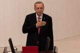 Erdogan složil přísahu v parlamentu. Odpoledne oznámí v prezidentském paláci složení nové vlády