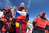 ‚Nejhorší byla mrtvá těla.‘ Mezi horolezci neznámá zubařka vylezla jako třetí Češka na Mount Everest