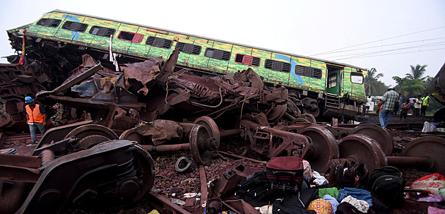 Za nehodu v Indii může chyba signalizačního systému, bezpečnost tratí pokulhává