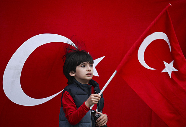 KOMENTÁŘ: Místo demokracie míří Turecko ke 2. studené válce