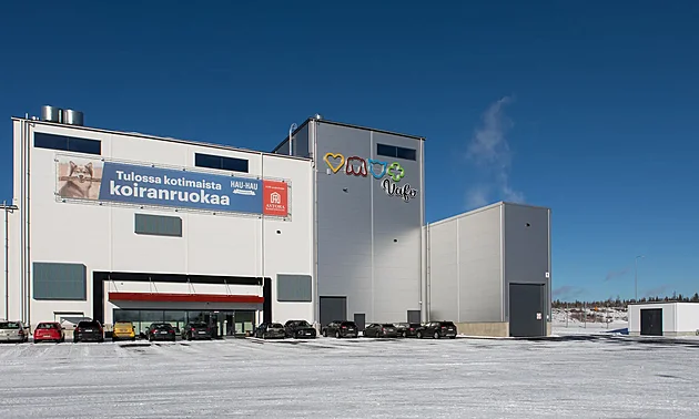 Miliardář Bouška otevřel ve Finsku závod na výrobu krmiv za 355 milionů