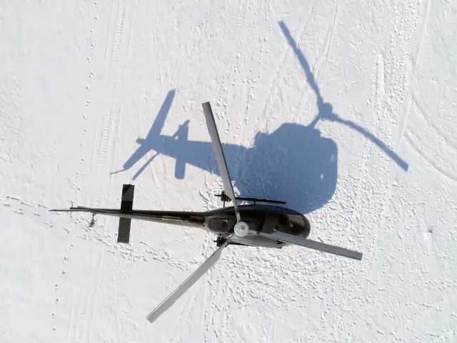 Nemocný Rus u Severního pólu. Zachránil ho norský vrtulník ze Špicberk