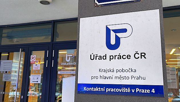 Nezaměstnanost v Česku meziměsíčně klesla, za trendem stojí sezonní práce