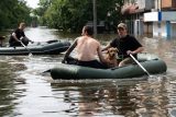 ONLINE: Voda z Kachovské přehrady zaplavila 600 kilometrů čtverečních. Úřady hlásí první oběti