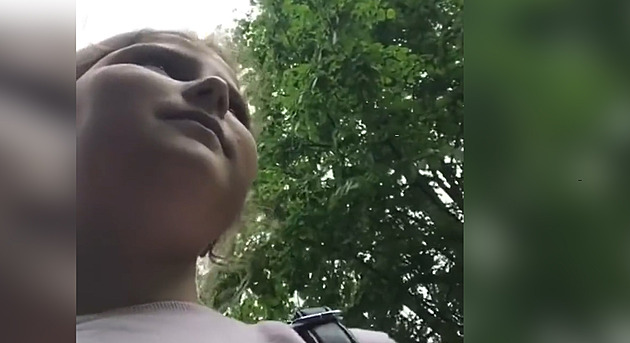 Příběh poplivané ukrajinské dívenky má dobrý konec, škola problém řešila