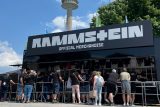 Zpěvák kapely Rammstein odmítá obvinění z obtěžování žen, skupina kvůli tomu upravila turné