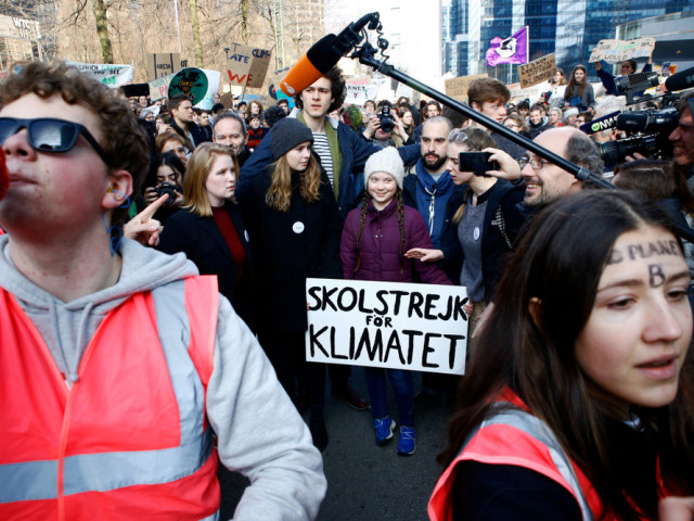 Greta Thunbergová končí se školními stávkami za klima. Už odmaturovala