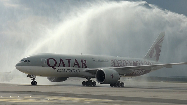 VIDEO: Sláva na pražském letišti. Cargo Qatar Airways zde přistálo po tisící