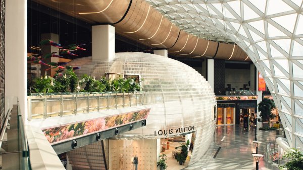 Kulinářský zážitek na letišti. Louis Vuitton a michelinský šéfkuchař Allénem představili v Dauhá jedinečnou lounge