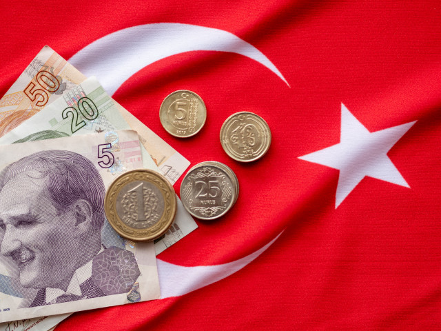 Turecká centrální banka zvýšila základní úrok na 30 procent