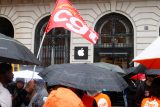 Apple má ve Francii další problém. Po zákazu iPhone 12 musí řešit stávku prodejců za vyšší mzdy