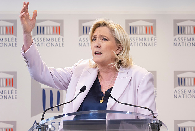Pošlete Le Penovou k soudu, žádá prokuratura kvůli zneužívání fondů EU