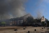 Rusové podnikli dva útoky proti městu Kurachovo. Zasáhli při tom obytné domy, kde vypukl požár