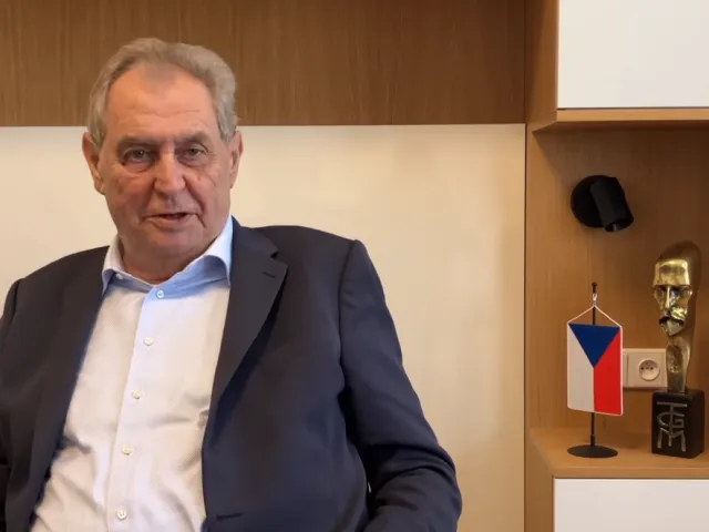 VIDEO: Zeman jako Klaus. „Milý Robo,“ popřál Zeman Směru štěstí ve volbách