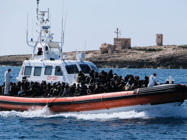 Itálie bude při zamítnutí azylu požadovat po migrantech kauci 5 000 eur, jinak budou zadrženi