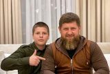 ‚Zmlátil ho a udělal správnou věc.‘ Kadyrov sdílel video, kde jeho patnáctiletý syn bije vězně