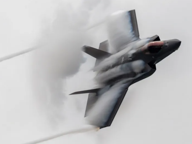 Provoz letounů F-35 přijde každého na 700 korun ročně, řekla Černochová