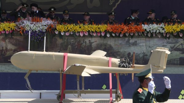 V íránských dronech, kterými útočí Rusko, jsou západní součástky. Ukrajina vyzývá k bombardování továren