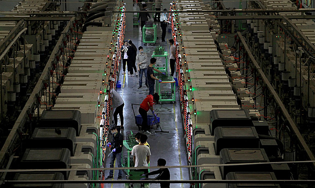 Čínská ekonomika se odráží ode dna, aktivita továren se po půl roce zvýšila
