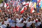 Demonstrace polské opozice se stala největší v historii Varšavy, zúčastnil se jí zhruba milion lidí