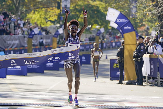 Jepchirchirová je potřetí šampionkou v půlmaratonu, Keňané a Keňanky kralovali
