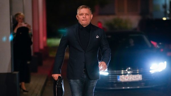 Orbán se těší na spolupráci s Ficem. Vztahy Slovenska s Českem se však podle politologů nezmění