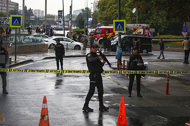 V Ankaře se odpálil atentátník, uvádí úřady. Při přestřelce zranil dva policisty