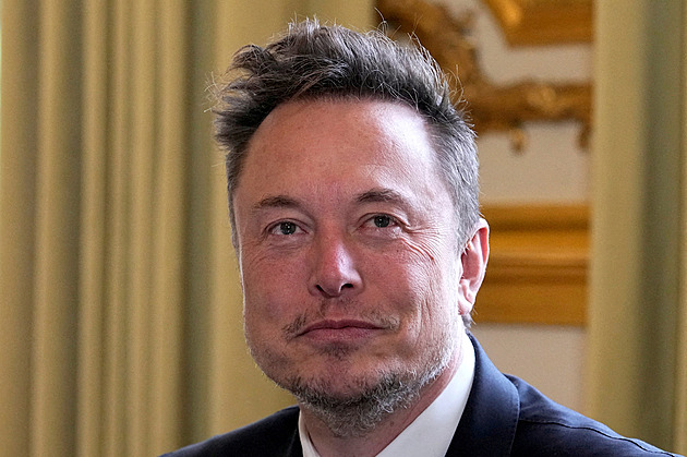 Musk si utahoval ze „žadonícího“ Zelenského. Sloužíš Putinovi, vzkazují mu