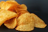 Italské úřady chtějí zakázat extrémně pálivé chipsy z Česka. Hot Chip Challenge je trendem na tiktoku